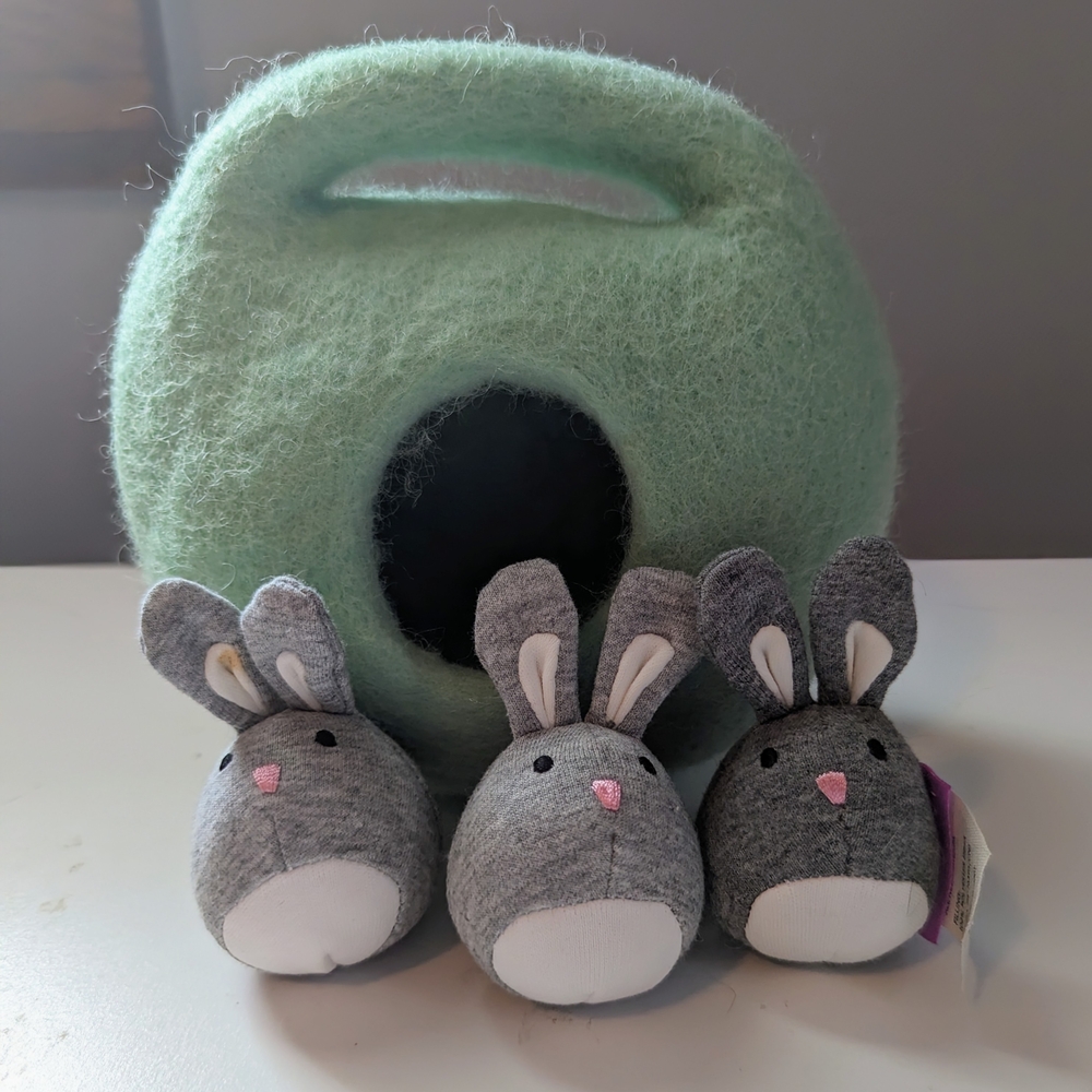LOVEVERY Bunnies In A Felt Burrow Learning Toy